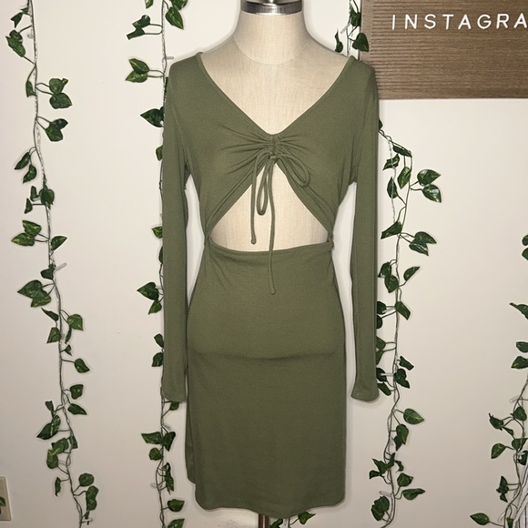 BCBG Paris Green Cutout Ruched Long sleeve Mini Ribbed Dress - Picture 4 of 7